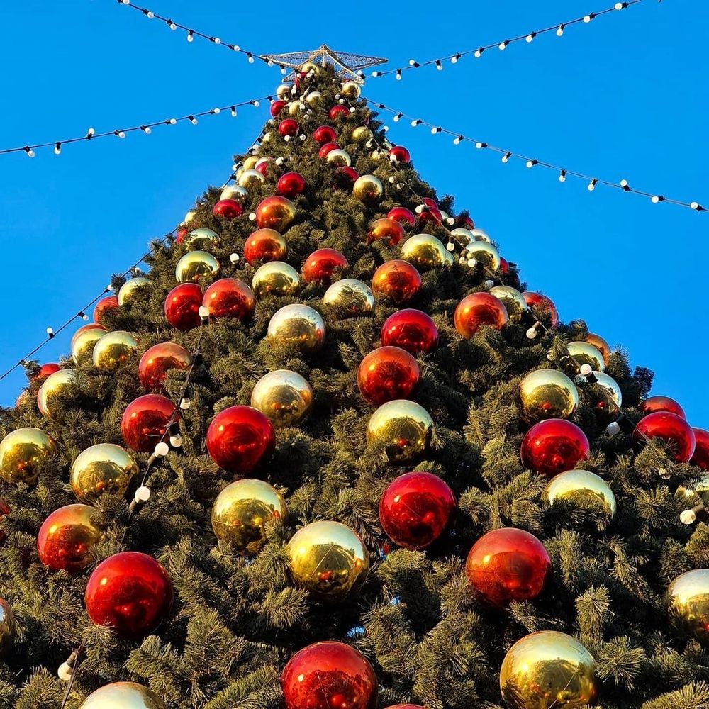 большие новогодние шары на елку уличную