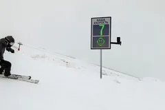 табло контроля скорости