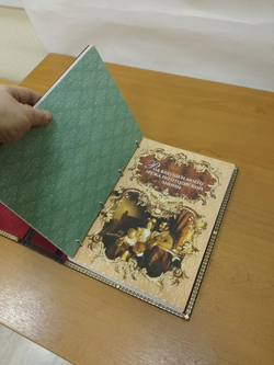 Семейная родословная книга "Манускрипт", натуральная кожа (гранат)