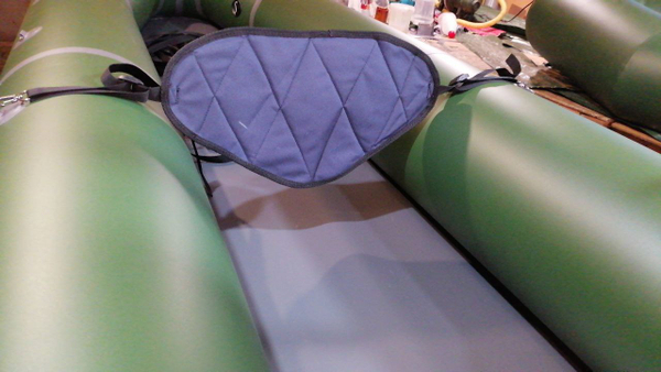 Спинка шитая с регулировкой и двумя точками крепления за обвязку