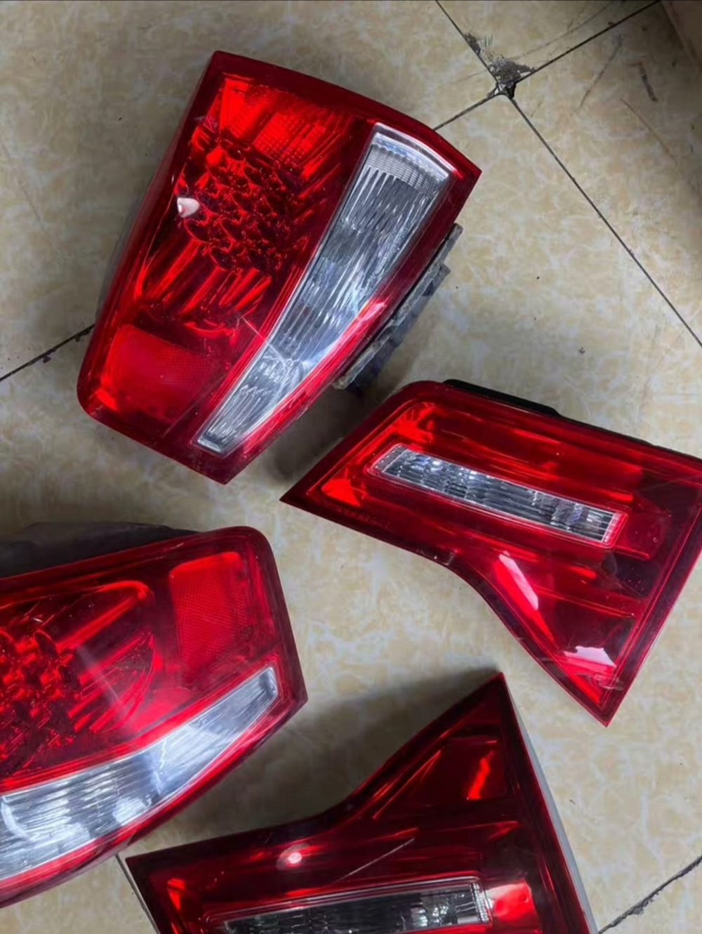 Задний левый LED фонарь (стоп-сигнал) Honda Acura MDX (оригинал,)
