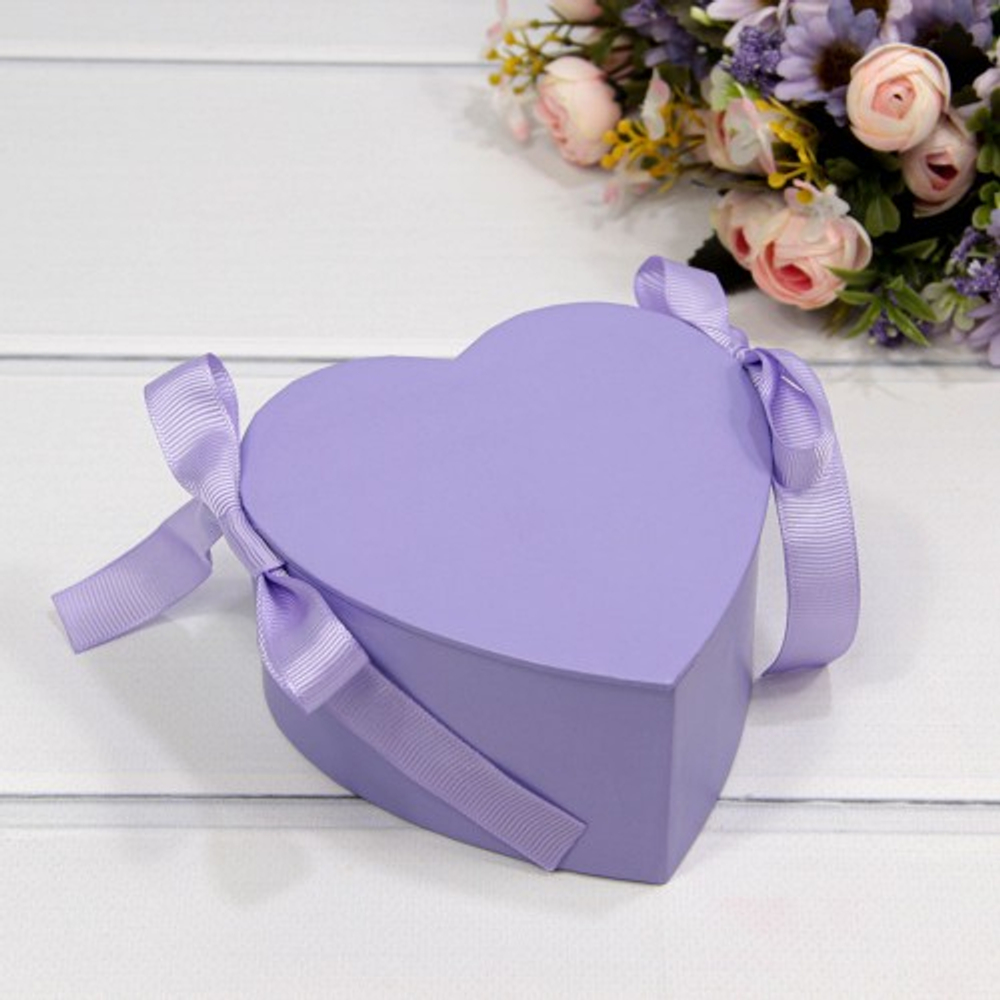 Коробка 11.4х11.4х6 см "Сердце" с лентами (Сиреневый)