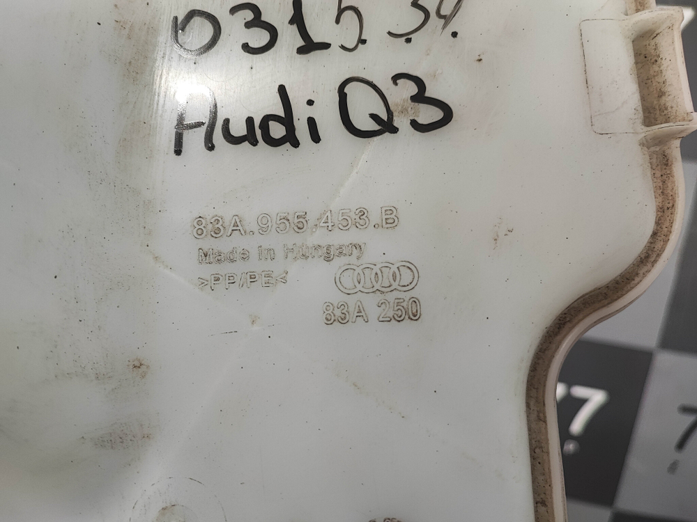Бачок омывателя Audi Q3 (F3) 18-нв Б/У Оригинал 83A955453B
