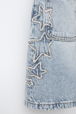 ZARA ДЖИНСОВЫЕ ШОРТЫ СО ЗВЕЗДАМИ, ВЫЦВЕТШИЙ СИНИЙ