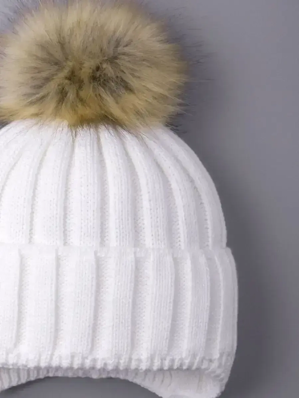 Шапка детская зимняя вязаная с помпоном