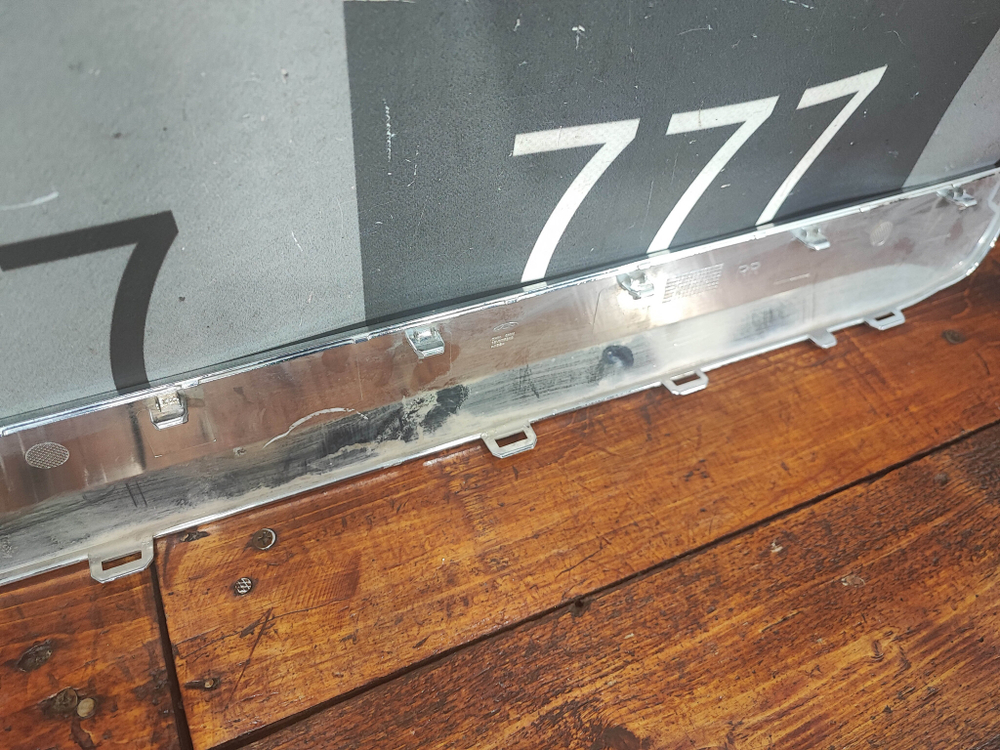 Накладка двери задней правой Chery Tiggo 8 Pro 21-нв Б/У Оригинал 16V0TP910