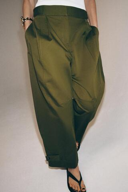 ZARA БРЮКИ ЧИНОС С ХЛЯСТИКАМИ — ZW COLLECTION, ОЛИВКОВЫЙ