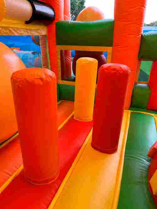 Коммерческий надувной батут с крышей «Смайлики», 10*6*6 м