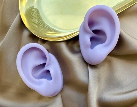 Силиконовое ухо для демонстрации украшений, цвет сиреневый
