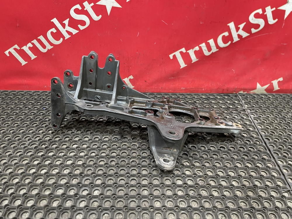 Кронштейн рессоры передней левый