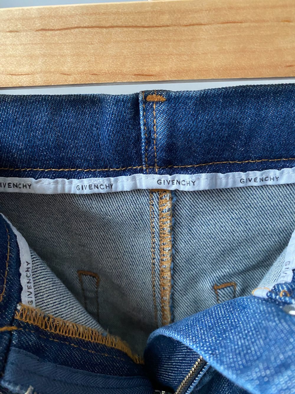 Джинсы Givenchy, 128