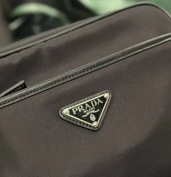 Сумка Prada на плечо из нейлона и сафьяновой кожи, черный