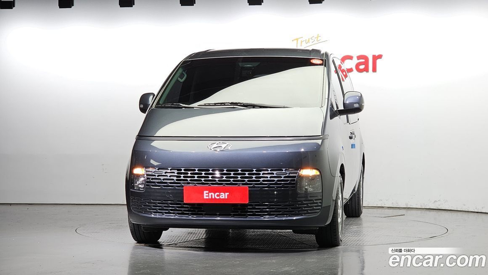 Hyundai Staria Cargo 3-х местный (11.2023)