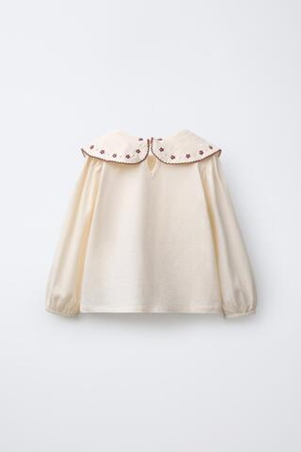 ZARA ФУТБОЛКА С КРУГЛЫМ ВОРОТНИКОМ И ВЫШИВКОЙ, ЭКРЮ