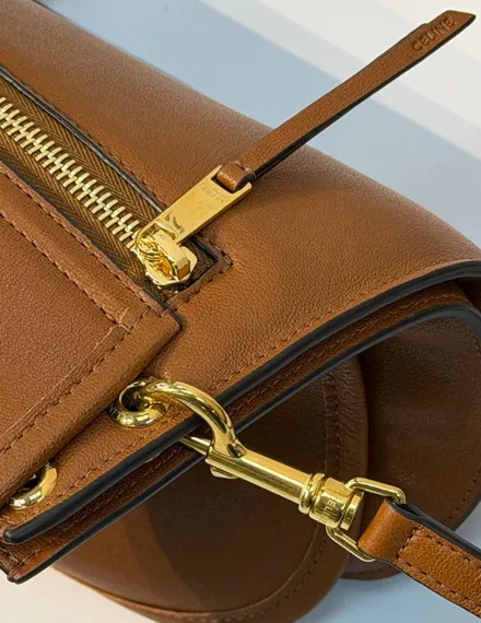 Сумка CELINE SOFT TRIOMPHE BESACE IN SUPPLE SHINY LAMBSKIN