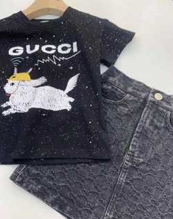 Детская джинсовая юбочка и классическая футболка Gucci