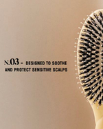 La Bonne Brosse Массажная расческа для волос N 03 Essential Sensitive Scalp Brush - Creamy White