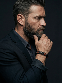 Мужской браслет на руку из янтаря. Браслет из формованного янтаря