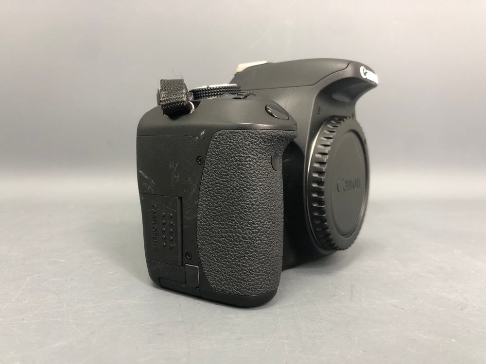Canon EOS 600D (9.800 кадров)