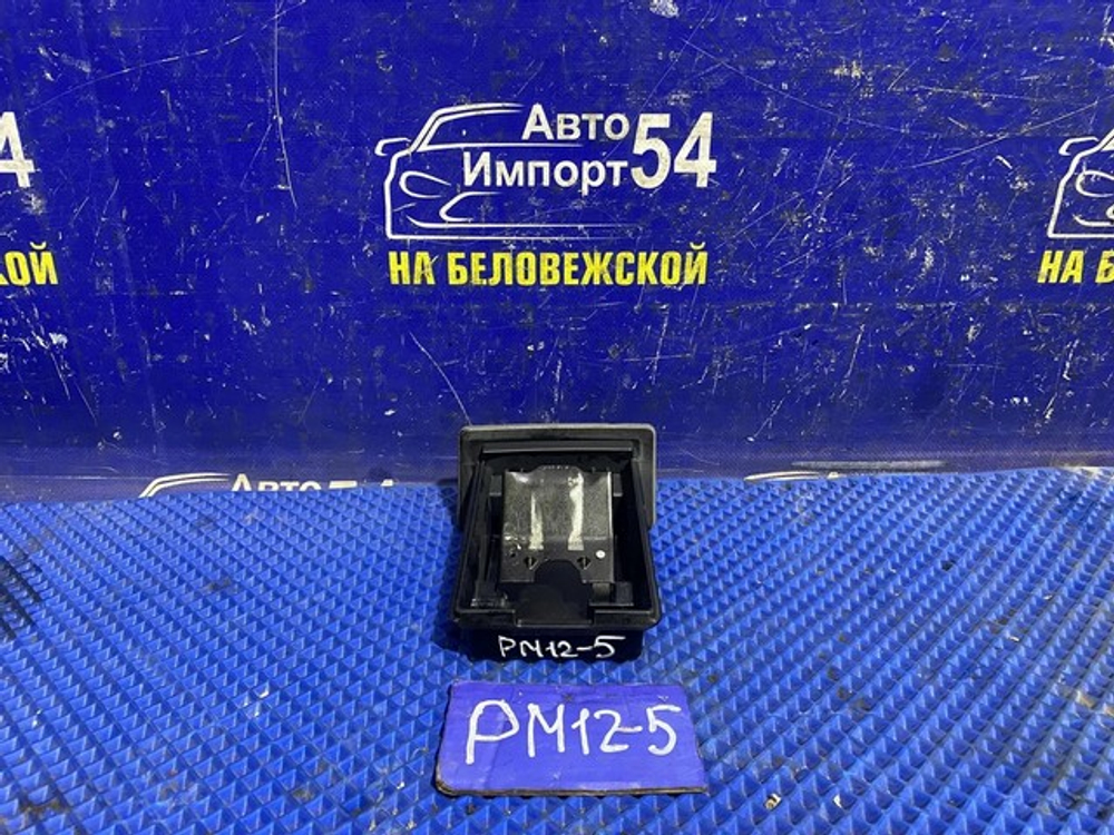 Пепельница NISSAN LIBERTY 1999