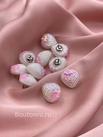 Пуговицы пластиковые в форме клубники белые с розовым
