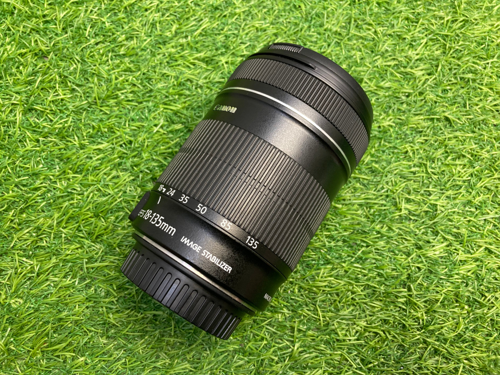 Canon EF-S 18-135mm 3.5-5.6 IS