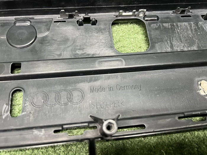 Решетка радиатора Audi A8 4 D5 (2017-2022)