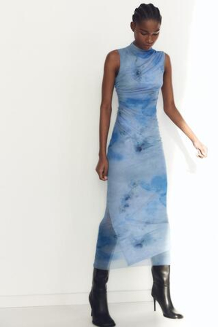 ZARA ПЛАТЬЕ МИДИ ИЗ ТАКНИ С ПРИНТОМ СО СБОРКАМИ, ОТТЕНКИ СИНЕГО