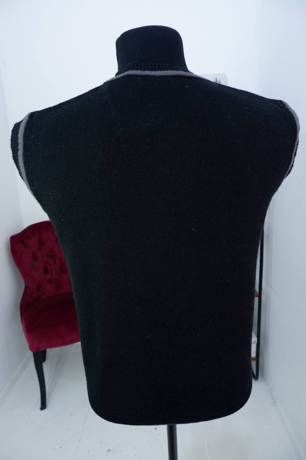 Жилетка теплая, маркировка L, визуально на 50 размер