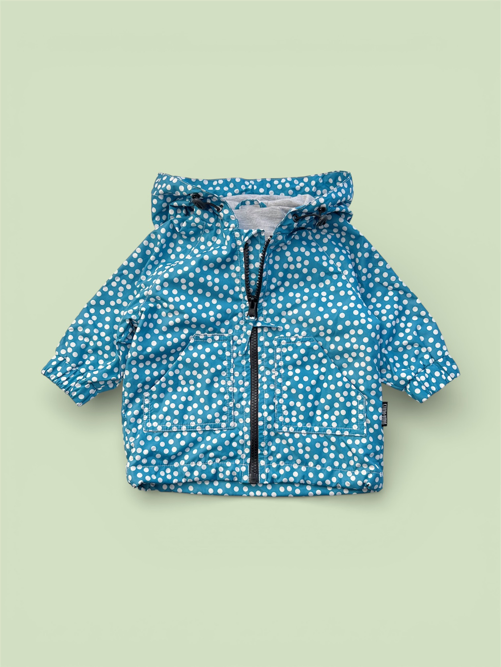 Ветровка (точки на синем)