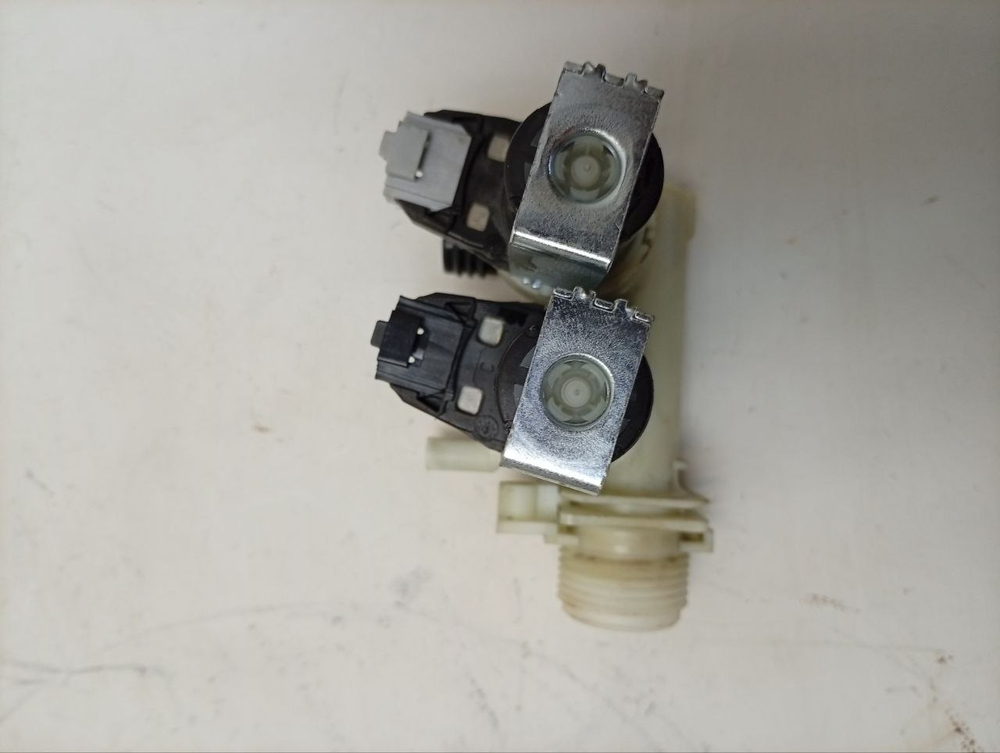 WMSD7105B кт17 Клапан подачи воды для стиральной машины Ariston, Indesit C00110333 б/у