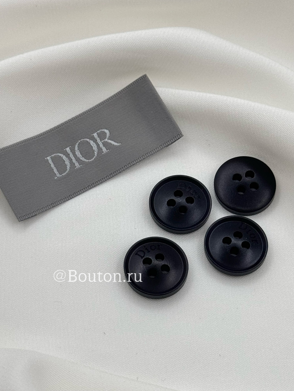 Пуговицы Ди. на прокол черные