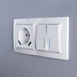 Розетка с заземлением и со шторками и 2хUSB, без рамки Werkel белый W1171501