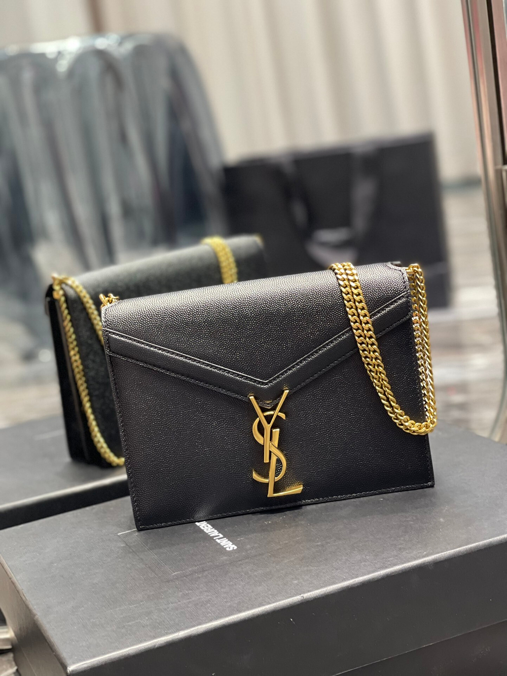 YSL Cassandra Medium 22 cm