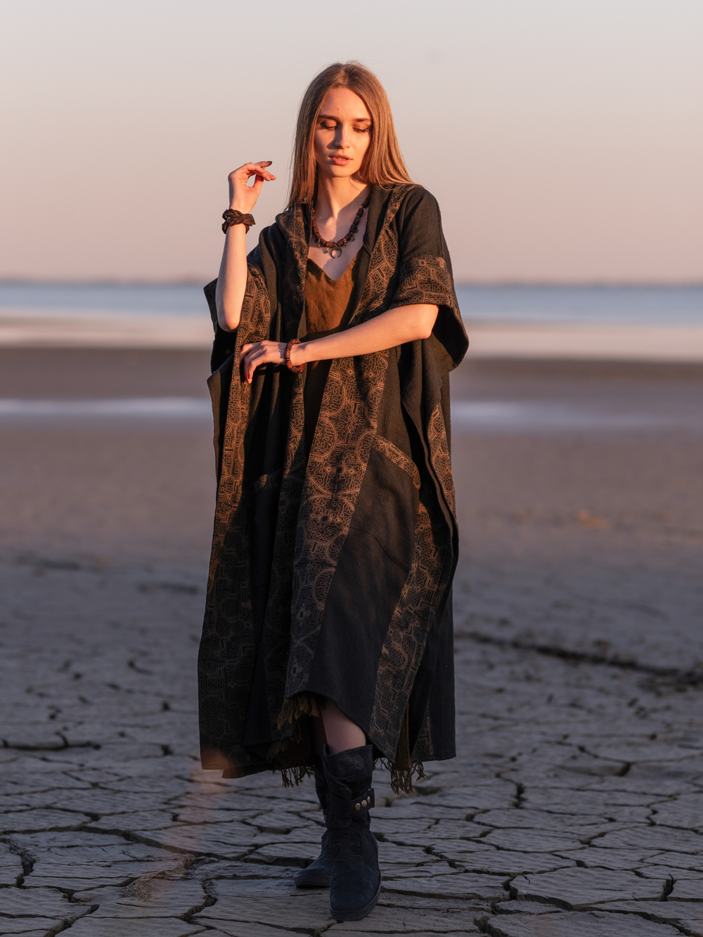 Накидка с капюшоном и орнаментом Аяуаска