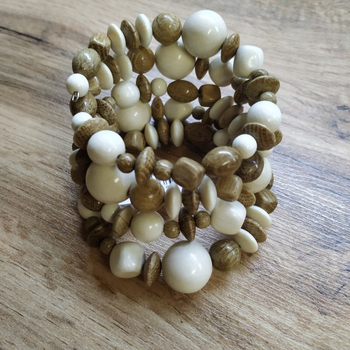 Браслет на пружине, дерево, цвет бежевый, молочный, ширина 50 мм