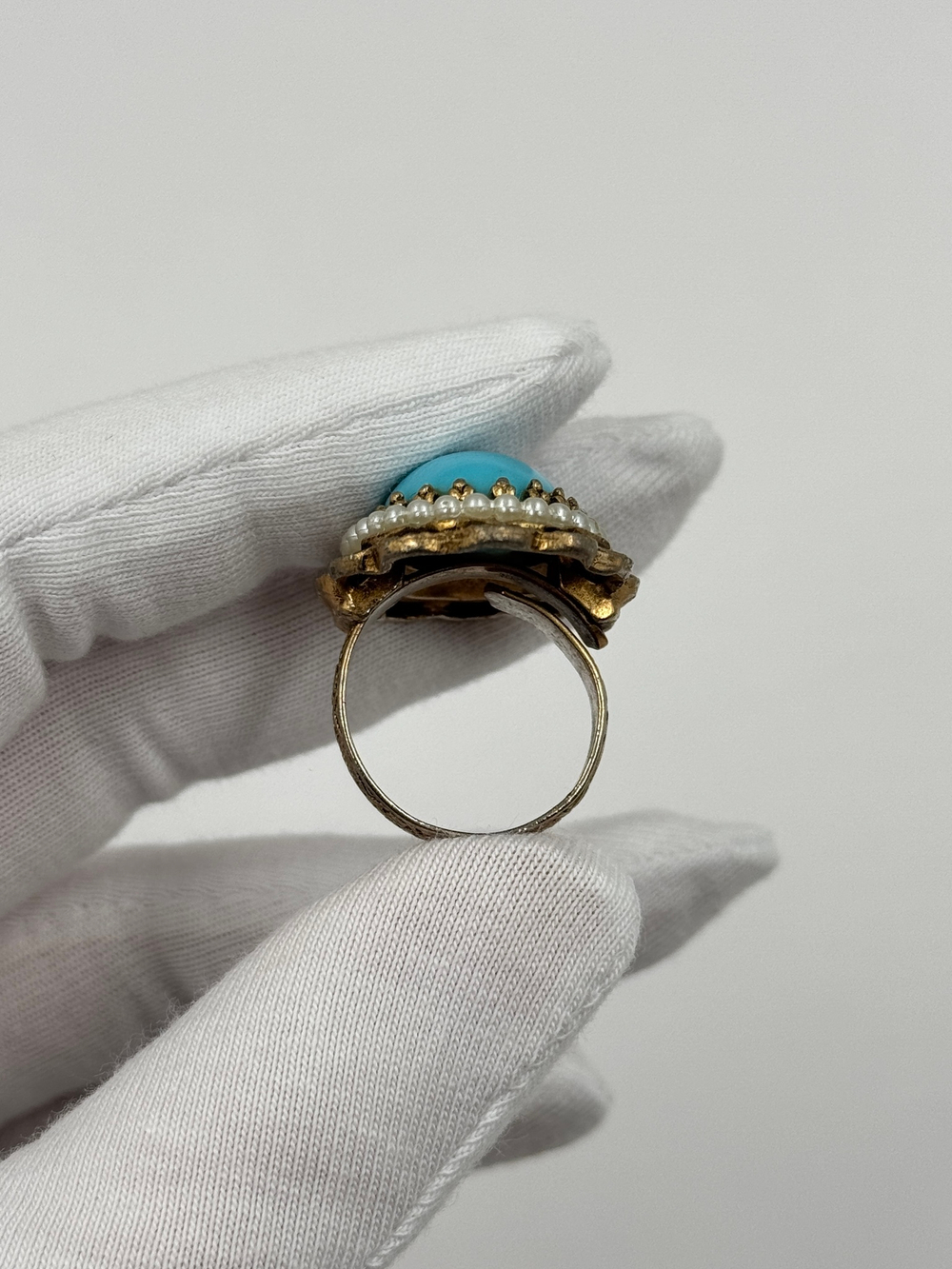 Кольцо с голубым кабошоном