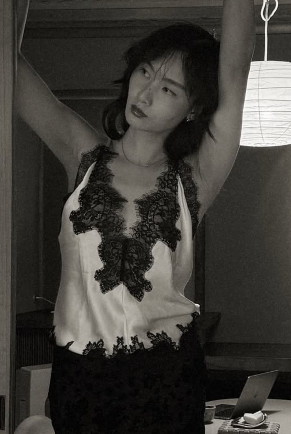 Топ с кружевными вставками