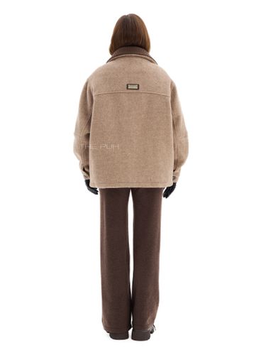 Бежевая куртка с накладными карманами