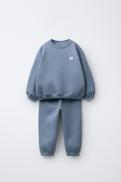 ZARA КОМПЛЕКТ ИЗ ТОЛСТОВКИ И ДЖОГГЕРОВ С ВЫШИВКОЙ, ВЫЦВЕТШИЙ СИНИЙ