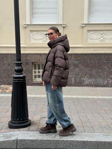 Шоколадный пуховик с капюшоном