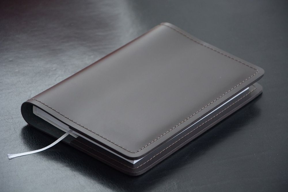 Ежедневник в кожаной коричневой обложке