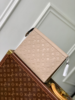 Louis Vuitton Pochette Voyage MM
