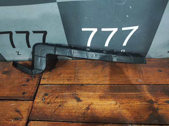 Кронштейн переднего бампера правый Kia Rio 4 (FB) 20-нв Б/У Оригинал 86554h0700