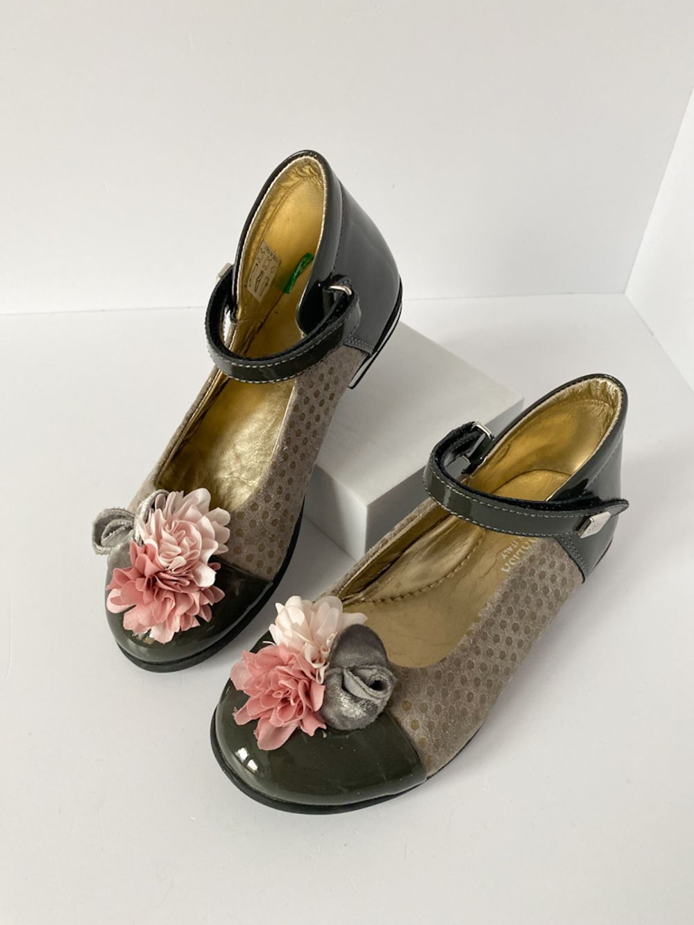 Новые лаковые туфли Monnalisa, 28