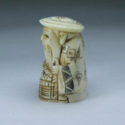 Нэцкэ Дзюродзин в круглой шапке с корзиной рыбы