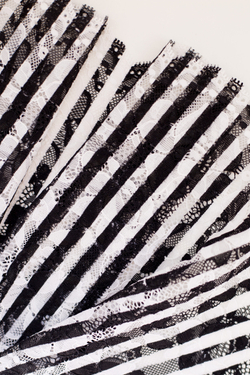 Эластичное кружево в чёрно-белую полоску ширина 22 см