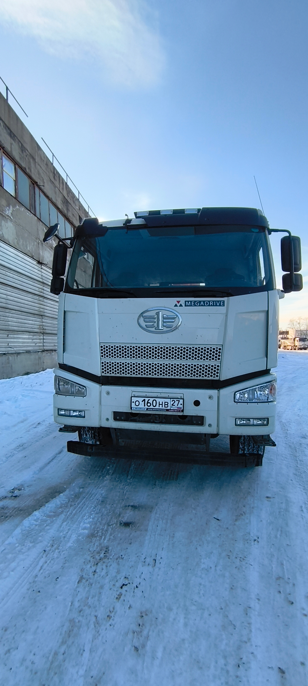 Айсин W0* на шасси FAW CA 3250 6x4 Бортовой с КМУ W0K00 (Дизельный, 8,6 л, 375 л.с., МТ)