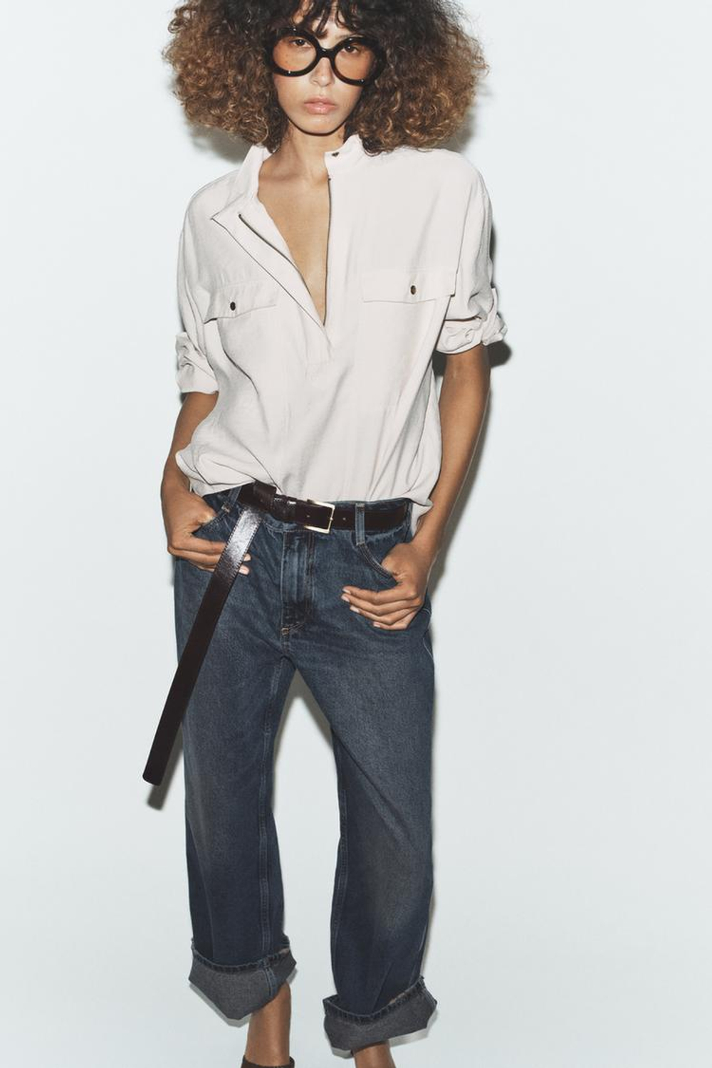 ZARA СТРУЯЩАЯСЯ РУБАШКА С ВЫСОКИМ ВОРОТНИКОМ, ПЕСОЧНЫЙ