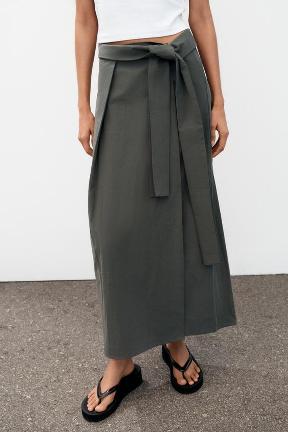 ZARA ЮБКА МИДИ НА ЗАПÁХЕ, ЛИНЯЛЫЙ НЕФТЯНОЙ